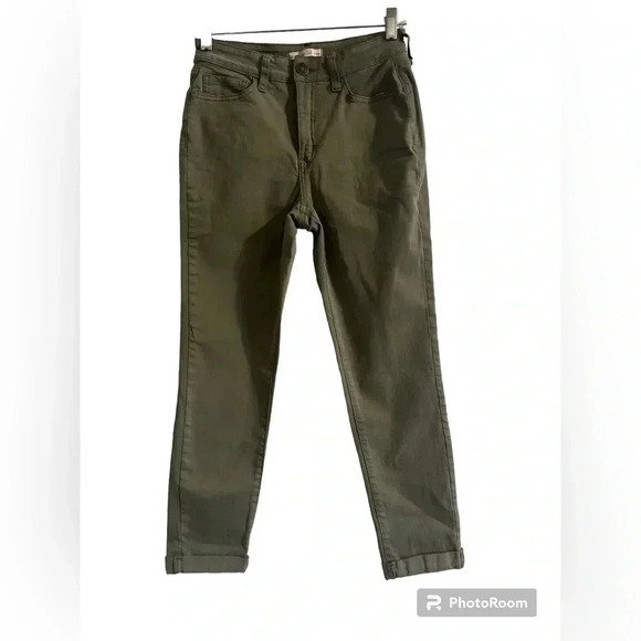 SO High Rise Curvy Crop pants - Size 7 - Picture 1 of 4